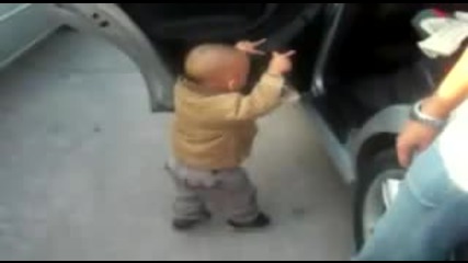 Lovely Baby Shake his body !!! Coool 