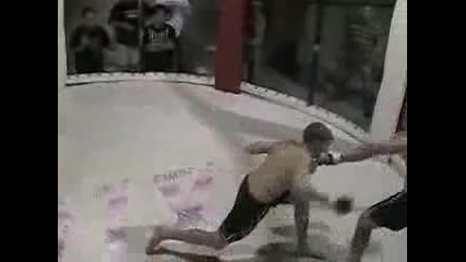 street fighter vs. amateur mma fighter in cage 