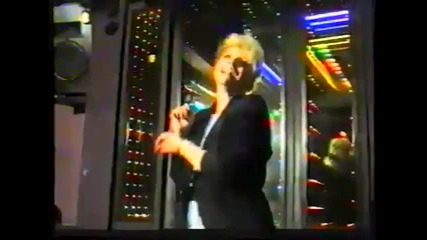 Hanka Paldum - Trazis me kad je kasno sve