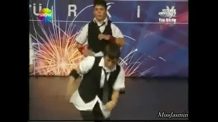 Невероятни танцьори! Yetenek Sizsiniz Turkiye - Top Secret Attack - Турция търси талант