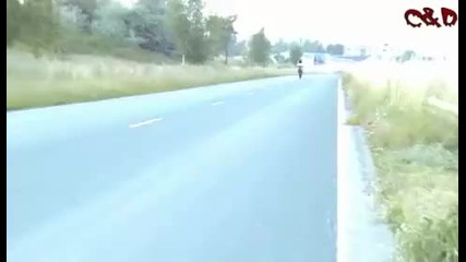 Motorbiker stunt s yamaha