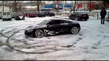 Audi R8 на сняг 