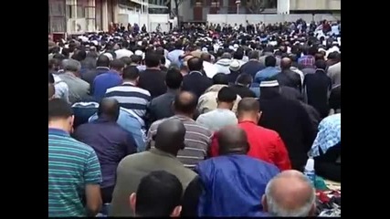 Франция забрани молитвите на улицата
