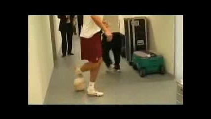 Cristiano Ronaldo - Freestyle Football 2008 (pt.1)