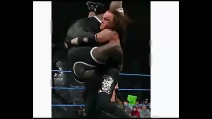 Kane and Undertaker chokeslam tribute