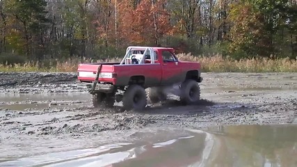 Big 4x4 Trucks Bog Mudding 274