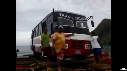 Необичаен транспорт на автобус във Венецуела