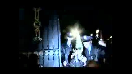 * Яко *правенето на видеото на песента Paparazzi на Lady Gaga