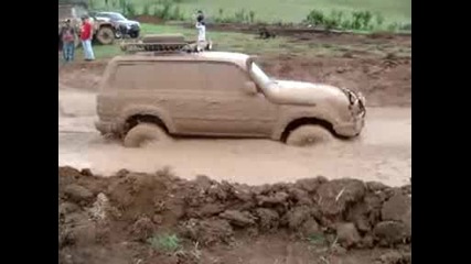 Off Road - Toyota Land Cruiser 80 Series Mud Pit 