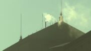 Бебе чайка до комина на Сикстинската капела секунди преди белия дим