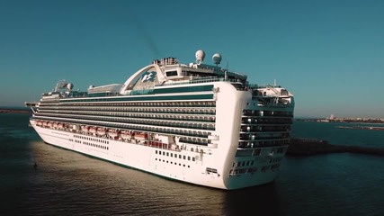 Emerald Princess Акустира на Морска Гара Бургас