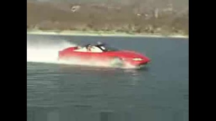 кола Се Движи По Вода