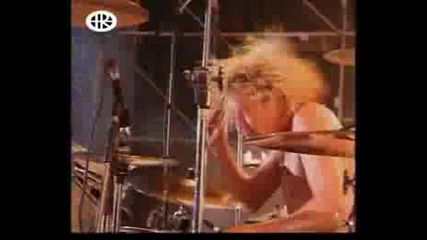 Scorpions - Hit Between The Eyes (live 200