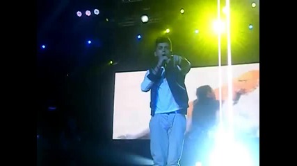 One Direction - Stand Up - Sydney 13/04/12