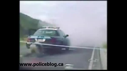 Полицаи Преследват Въоръжен Луд