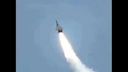 wtf ? Изтребител излиза от морето 