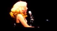 Лейди Гага пее на живо - Living on the radio (нова песен) 