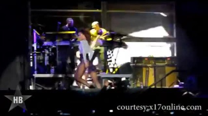 Rihanna изгря с *новия*си албум We Found Love