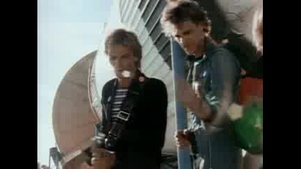 The Police - Walking On The Moon 