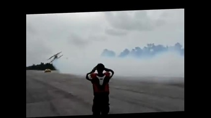 Самолет vs Ламборджини