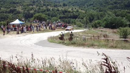 Рали България 2010 Петър Солберг преминава покрай тълпата