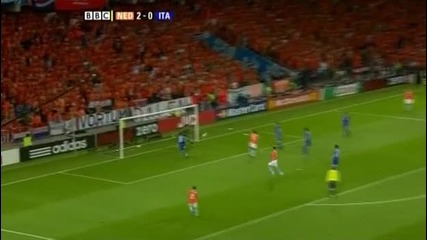 Netherlands 3 - 0 Italy - van Bronckhorst 