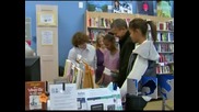 Барак Обама пазарува книги от малка книжарница, за да насърчи дребния бизнес