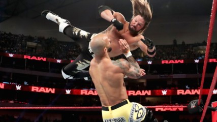 AJ Styles y Ricochet chocan una vez más, pero esta vez es por el Campeonato de Los Estados Unidos.