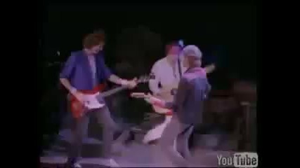 Dire Straits – Walk Of Life