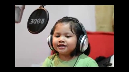 3 годишно момиче пее Price Tag на Jessie Jay!!!