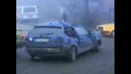 Golf Ударен От Влак
