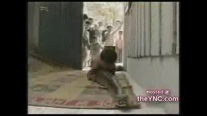 анаконда изяжда дете! не е за изпускане 