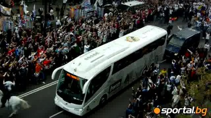 Вижте как ултрасите посрещат автобуса на Реал ( Мадрид ) пред Бернабеу