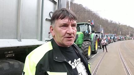 Трактори блокираха движението в Прага