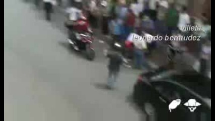 Велосипедист се блъска много силно в кола