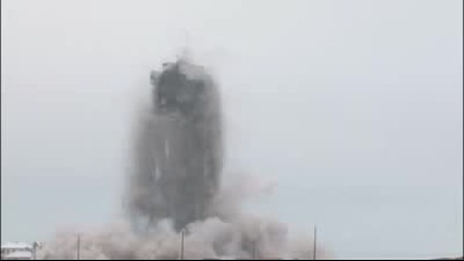 Ето как се срива небостъргач за $100 000 000