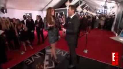 Grammy Awards 2010 : Miley Cyrus ( Live At the Red Carpet) 