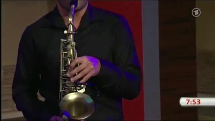 Александра Стан Акустично изпълнение на Mr. Saxo Beat