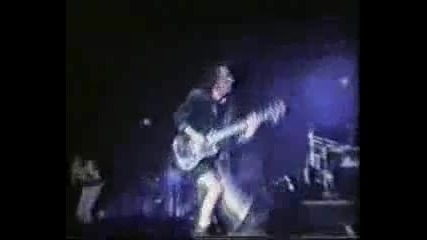 Angus Youngs dance 