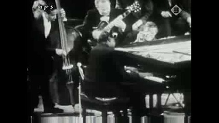 Oscar Peterson Trio (with Ray Brown & Herb Ellis) - A Gal In Gallico (58)