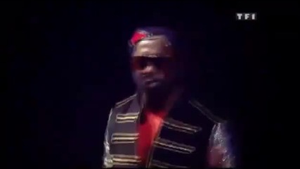 Black Eyed Peas - The Time ( Dirty bit ) ( N R J Music awards 2011 ) 
