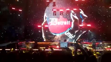 Концерта в Detroit, Mi Comerica Park Еминем пее с членовете на D12 [част 1]