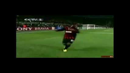 Ronaldinho се вихри на терена