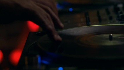 Usher feat. Pitbull - Dj Got Us Fallin` In Love * Перфектно Качество * 