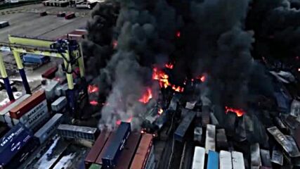 Огромният пожар в турското пристанище Искендерун се разраства