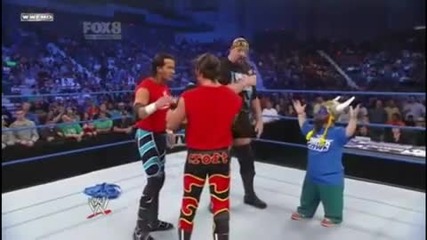 Wwe Smackdown 08.10.2010 Big Show double chokeslams The Dude Busters 
