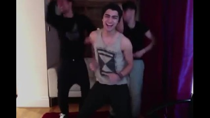 Zayn Malik dancing with Danny Riach & Ant Riach