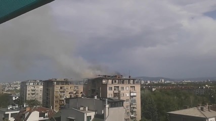 Пожар пламна в блок в центъра на София