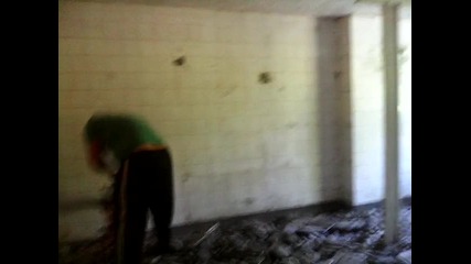 кърти чисти извозва къртене на бетон тухла фаянс теракот събаря сгради почиства тавани и мазета