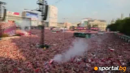 Над 100 000 празнуваха заедно гола на Левандовски - Видео Евро 2012